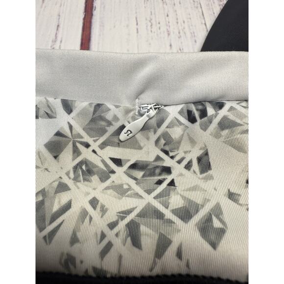 Lululemon leggings Women's size 4 Black Gray Geometric Zip Pocket Diamond Speed - Picture 5 of 9